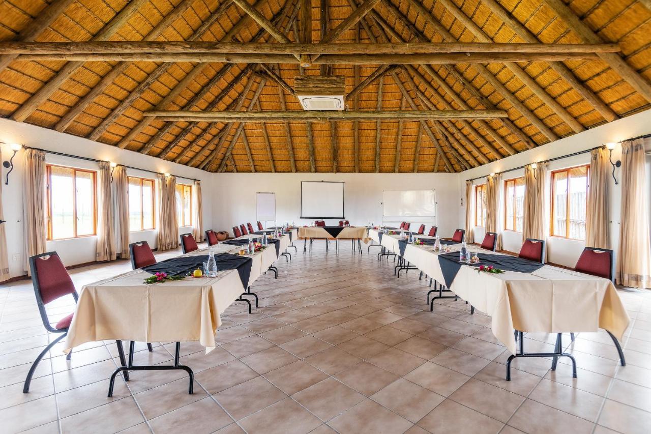 Frans Indongo Lodge Otjiwarongo Buitenkant foto