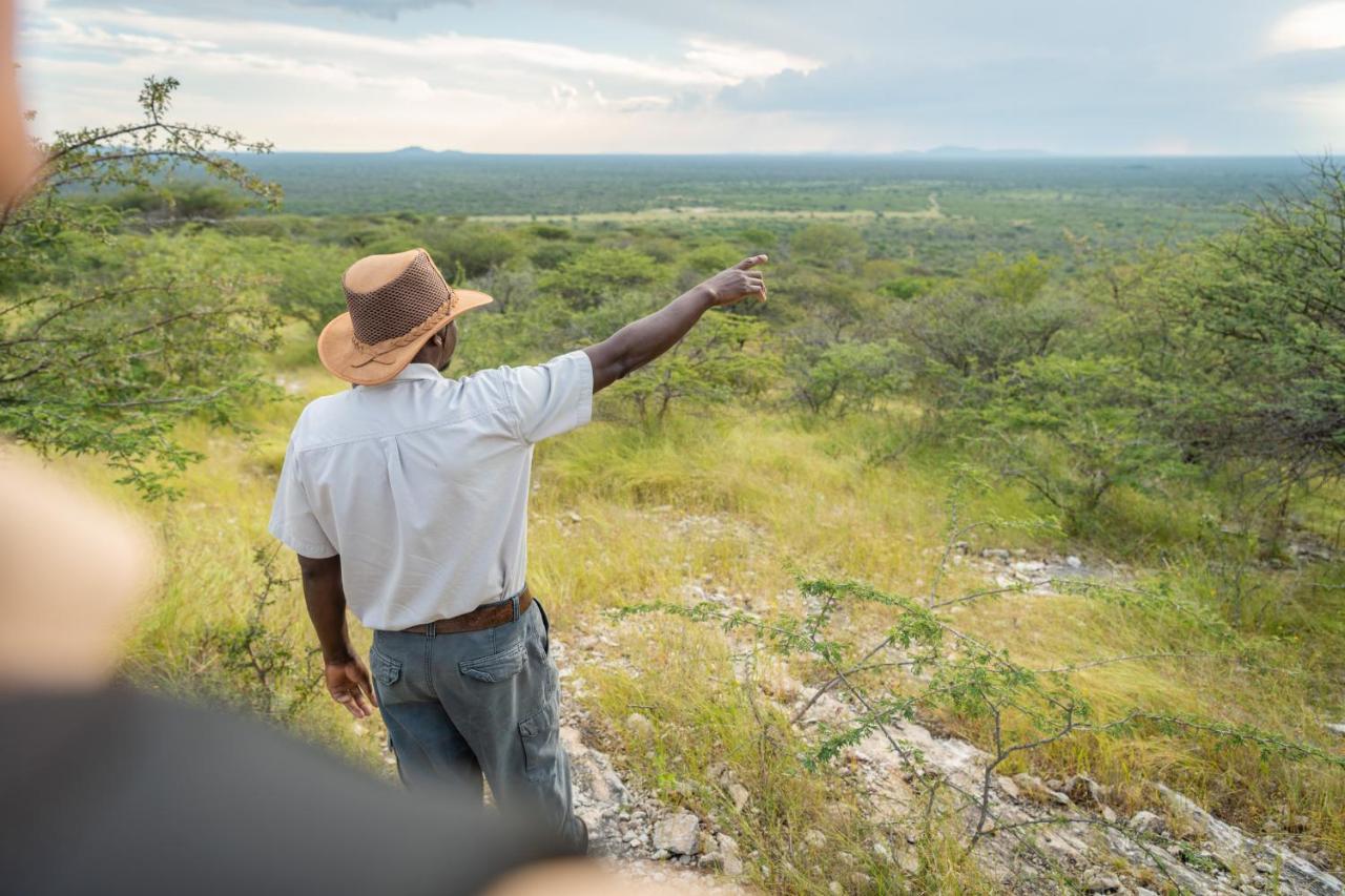 Frans Indongo Lodge Otjiwarongo Buitenkant foto