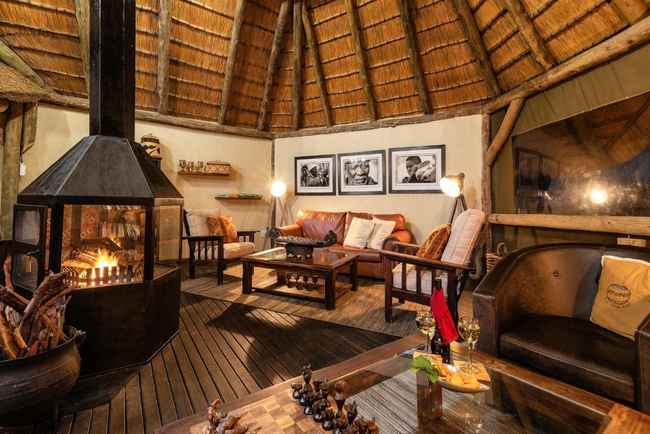 Frans Indongo Lodge Otjiwarongo Buitenkant foto