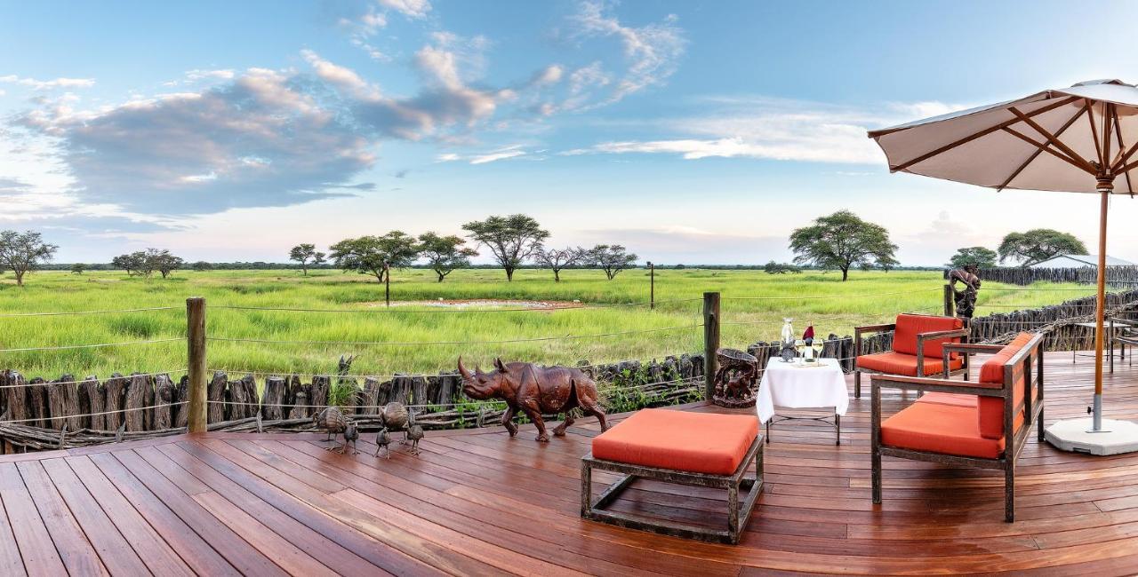 Frans Indongo Lodge Otjiwarongo Buitenkant foto
