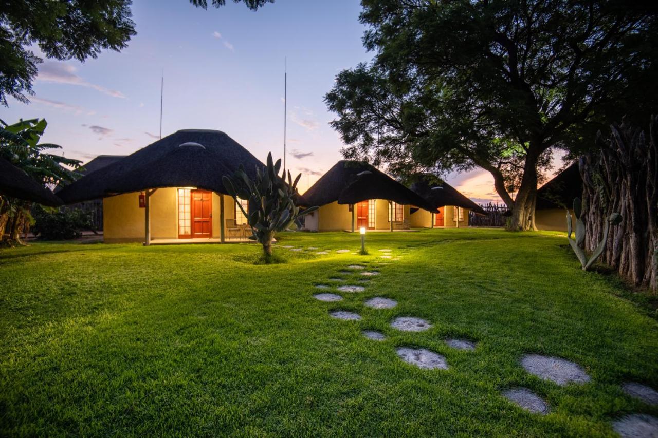 Frans Indongo Lodge Otjiwarongo Buitenkant foto