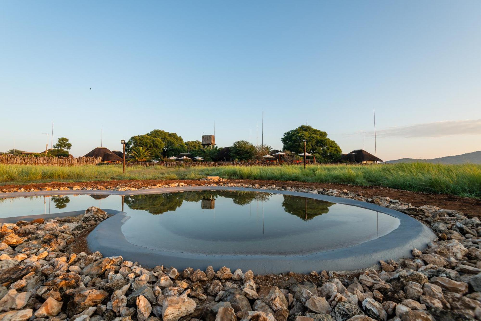 Frans Indongo Lodge Otjiwarongo Buitenkant foto