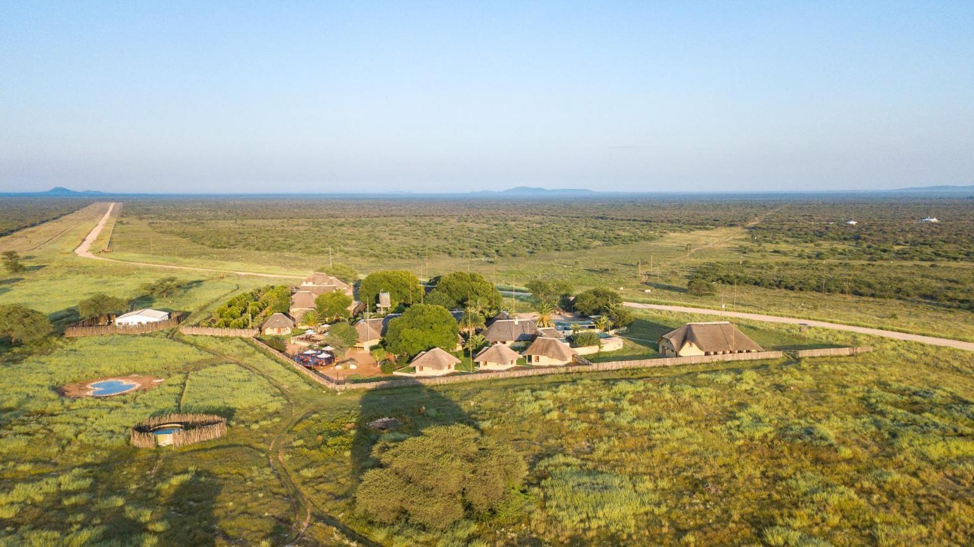 Frans Indongo Lodge Otjiwarongo Buitenkant foto