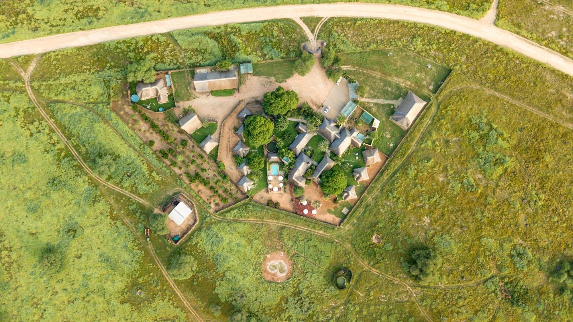 Frans Indongo Lodge Otjiwarongo Buitenkant foto