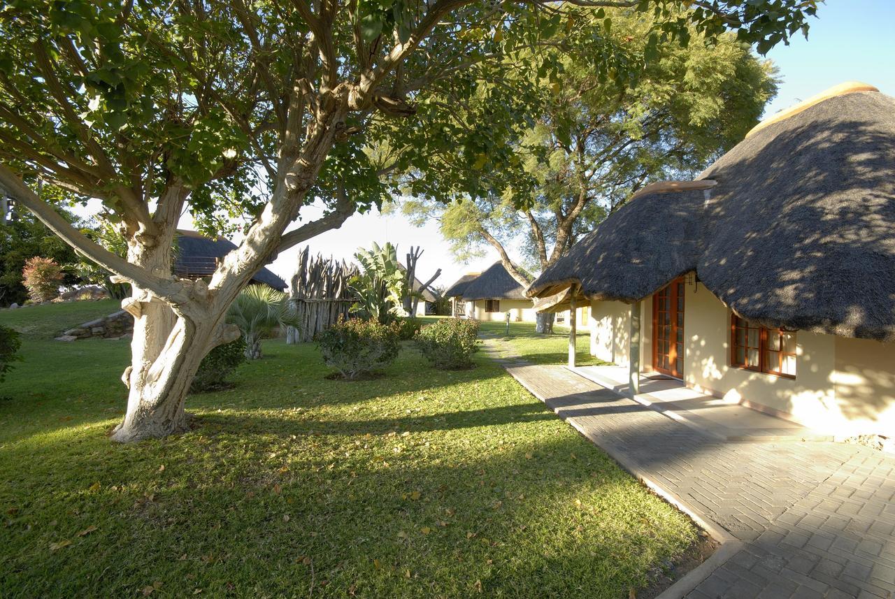 Frans Indongo Lodge Otjiwarongo Buitenkant foto
