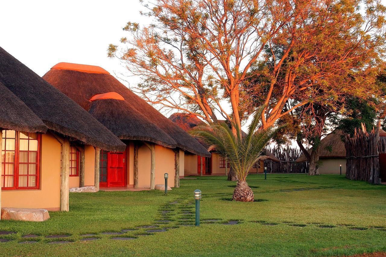 Frans Indongo Lodge Otjiwarongo Buitenkant foto
