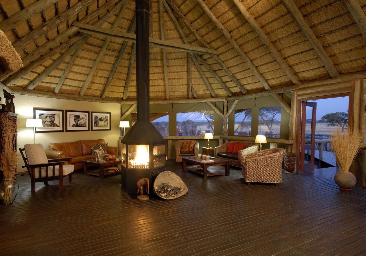 Frans Indongo Lodge Otjiwarongo Buitenkant foto