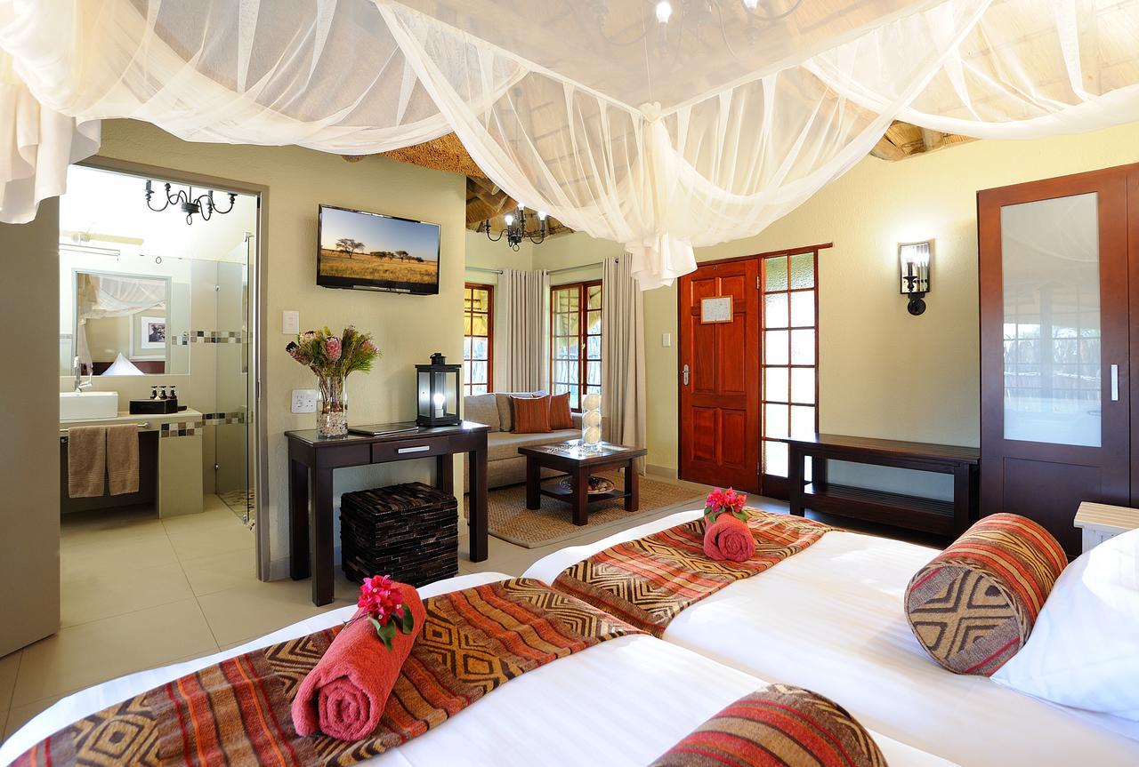 Frans Indongo Lodge Otjiwarongo Buitenkant foto